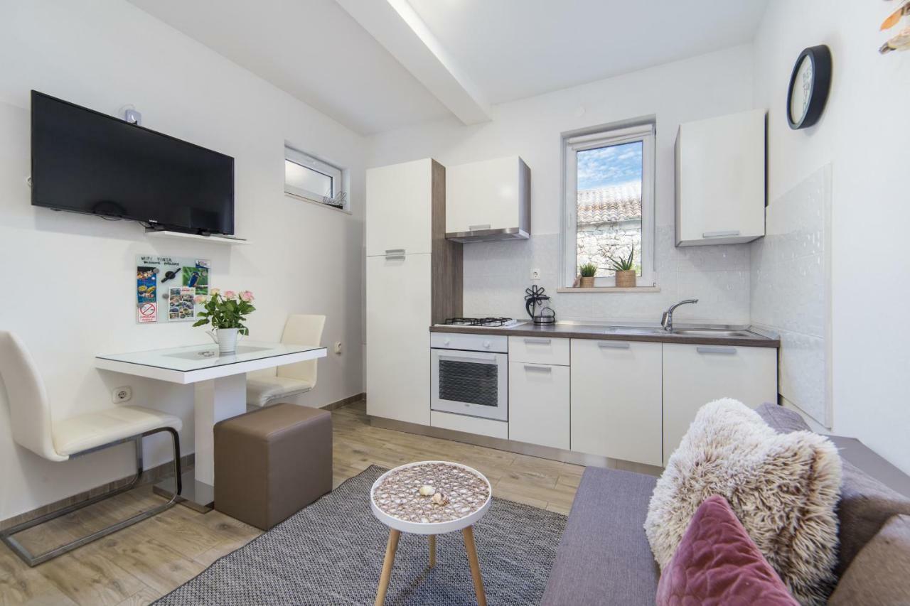 Studio Apartment Finta Rogotin Buitenkant foto