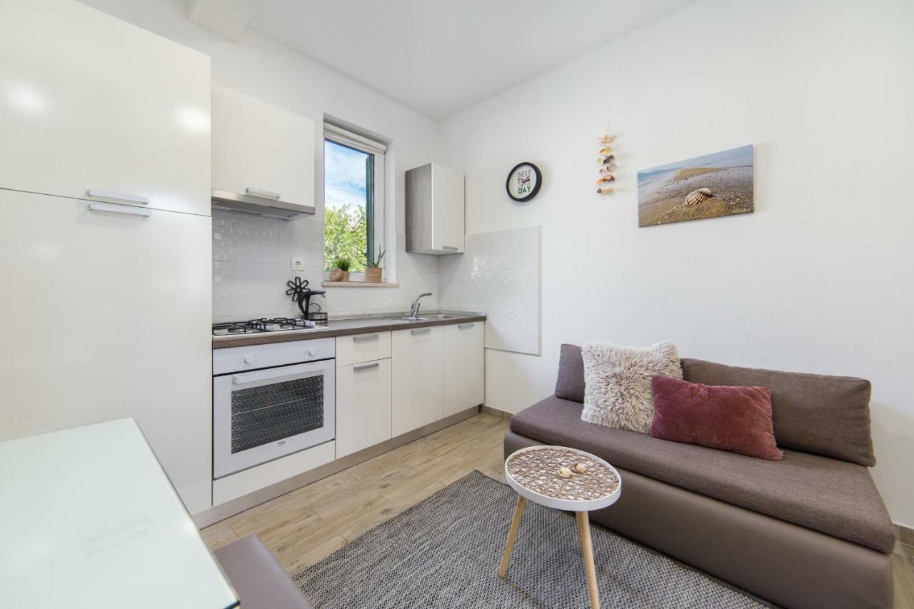 Studio Apartment Finta Rogotin Buitenkant foto