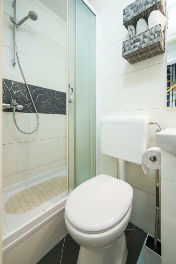 Studio Apartment Finta Rogotin Buitenkant foto